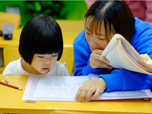 Trung Quốc chấn chỉnh các cơ sở dạy thêm: Phụ huynh hoài nghi, doanh nghiệp lo lắng