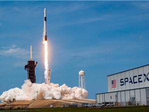 Tàu SpaceX đưa bốn phi hành gia nghiệp dư lên quỹ đạo