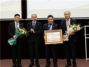 Trung tâm Vũ trụ Việt Nam nhận bằng khen của Thủ tướng