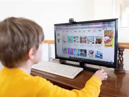 Trẻ em tiểu học dùng màn hình nhiều hơn trong đại dịch