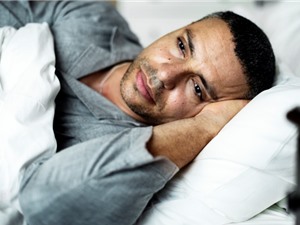 Mất ngủ khiến con người trở nên ích kỷ và khó giao tiếp hơn