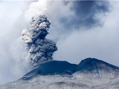Núi lửa lớn nhất thế giới phun trào