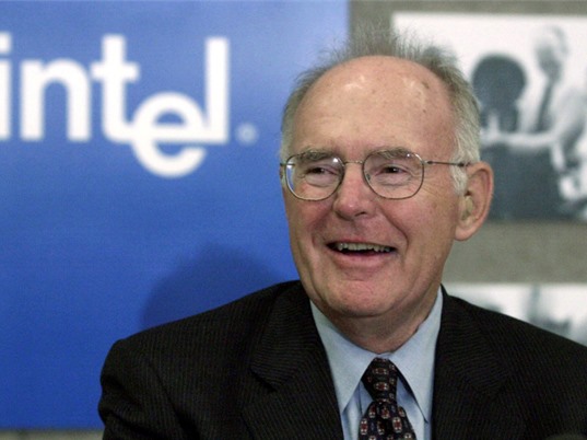 Nhà tiên phong công nghệ bán dẫn, đồng sáng lập Intel, qua đời ở tuổi 94