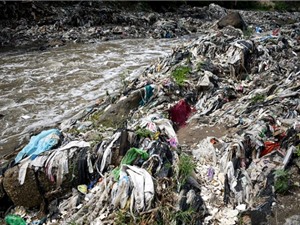 Phát hiện dạng ô nhiễm mới: rác thải nhựa liên kết hóa học với đá