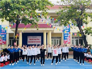Học sinh Quảng Bình tham gia tiết kiệm điện 