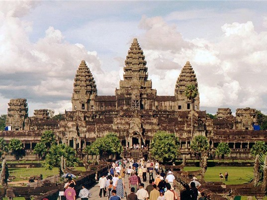 Vì sao Angkor Wat suy tàn?