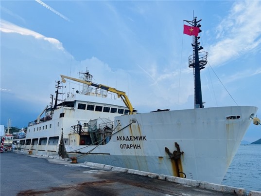 Tàu “Viện sĩ Oparin” thu gần 4.000 mẫu sinh vật từ biển Việt Nam trong chuyến khảo sát thứ 8 