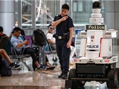 Singapore điều động thêm robot cảnh sát ra đường