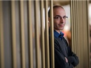 Giáo sư Yuval Harari: Các công ty AI phải đối mặt với án phạt vì tạo ra người giả