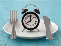 Giờ ăn và việc nhịn ăn gián đoạn tác động tới sức khỏe như thế nào?