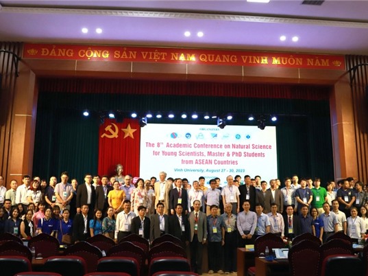Hội nghị CASEAN-8 cho nhà khoa học trẻ tại Hà Nội