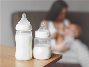 Sữa mẹ giúp trí não trẻ phát triển tốt hơn sữa công thức