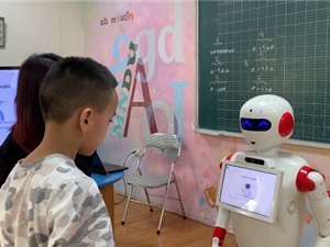 Robot thông minh hỗ trợ giảng dạy tiếng Anh