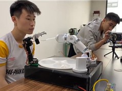 Cánh tay robot E-ARM: Hỗ trợ người gặp khó khăn trong ăn uống