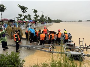 Nhà khoa học công dân tham gia thu thập dữ liệu lũ lụt 