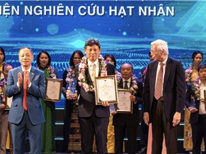 Viện Nghiên cứu hạt nhân nhận danh hiệu “Ngôi sao thuốc Việt”