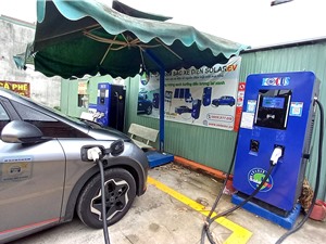 Trạm sạc xe điện sử dụng năng lượng mặt trời: Không dễ triển khai