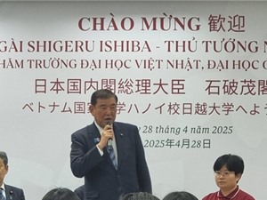 Thủ tướng Nhật Bản thăm Trường Đại học Việt Nhật
