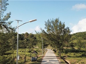 Ứng dụng đèn đường năng lượng mặt trời tích hợp IOT và AI cho môi trường biển đảo