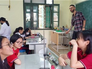 Dạy học bằng ngoại ngữ: Có đúng là “một mũi tên trúng hai đích”?