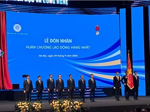 Bộ KH&CN nhận Huân chương Lao động hạng Nhất, được TBT Tô Lâm tặng 10 chữ vàng