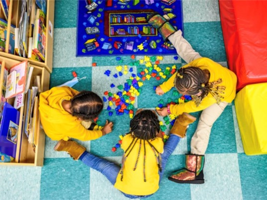 Sự khác nhau giữa các nhóm được chẩn đoán tự kỷ sớm và muộn