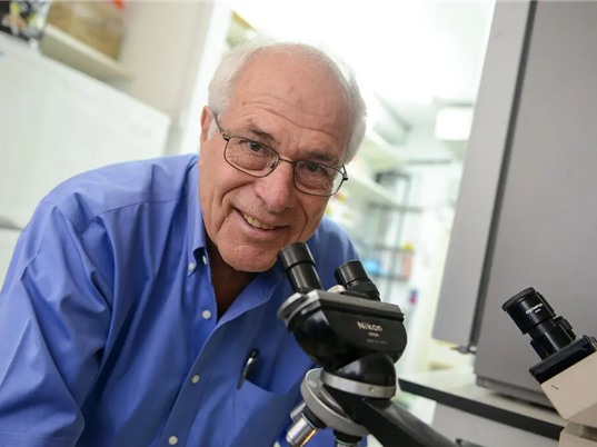 Zelig Eshhar: Người chỉnh sửa các tế bào miễn dịch để chống lại ung thư