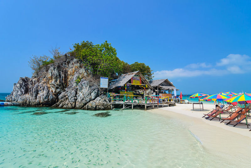 3. Phuket. Đây là hòn đảo lớn nhất Thái Lan với diện tích gần 540 km2, nằm ở miền Nam xứ sở chùa vàng. Địa danh này là một trong những điểm du lịch biển hấp dẫn bậc nhất Thái Lan nói riêng và toàn châu Á nói chung.