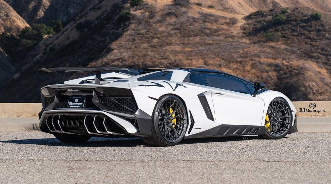 In 3D siêu xe Lamborghini kích thước giống như thật