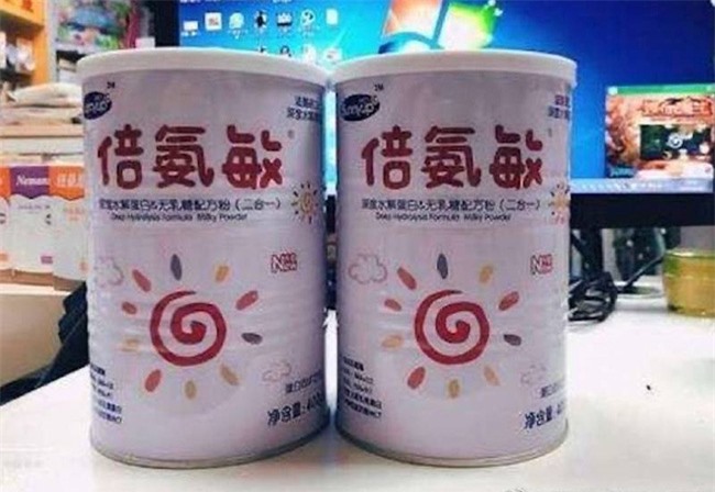 Sữa công thức giả tại Trung Quốc khiến nhiều trẻ em bị phù đầu